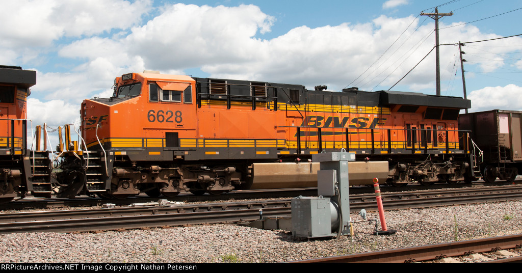 BNSF 6628